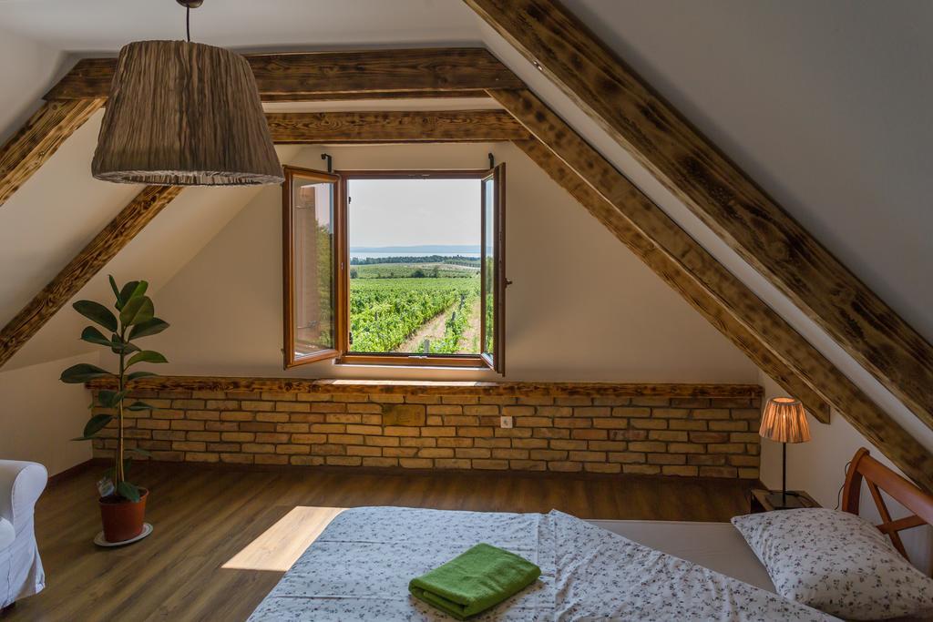 Tagyon Birtok Mandula Apartmanhaz Oda fotoğraf